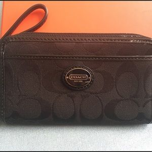 Wristlet Coach